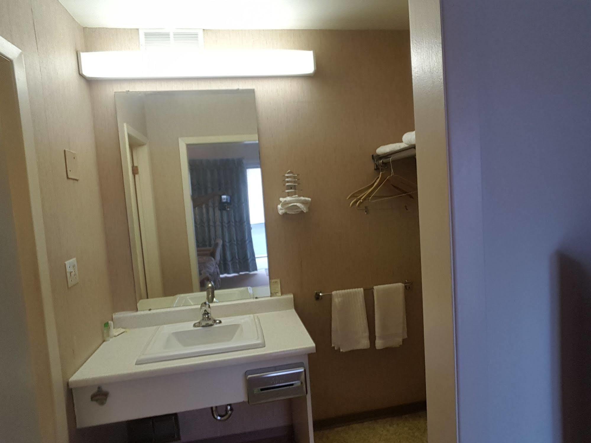 Town'N Country Motor Inn Лимингтон Экстерьер фото